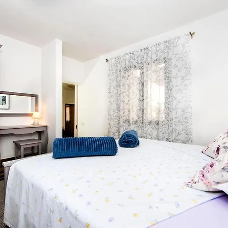 Apartman Karmen *