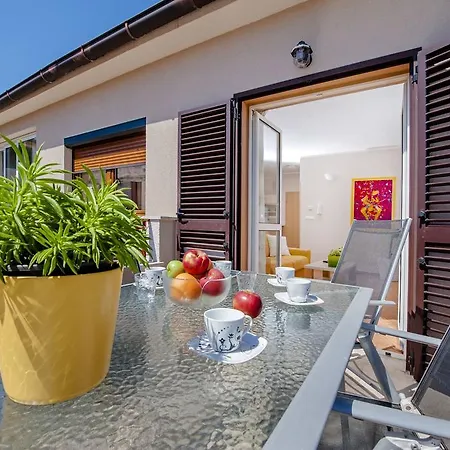 Apartman Karmen *