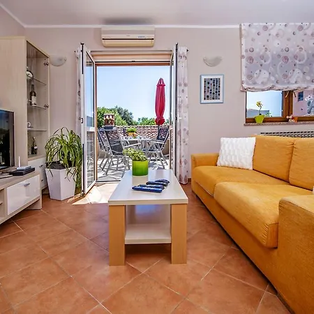 Apartman Karmen *