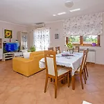 Apartment Karmen *